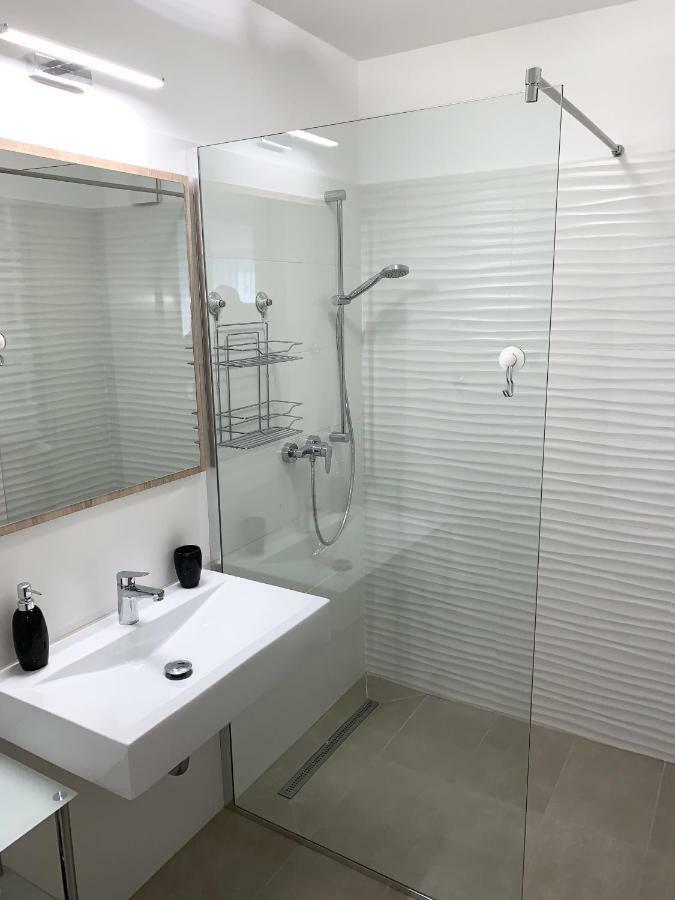 Exclusive Home - C. Apartman 페치 외부 사진