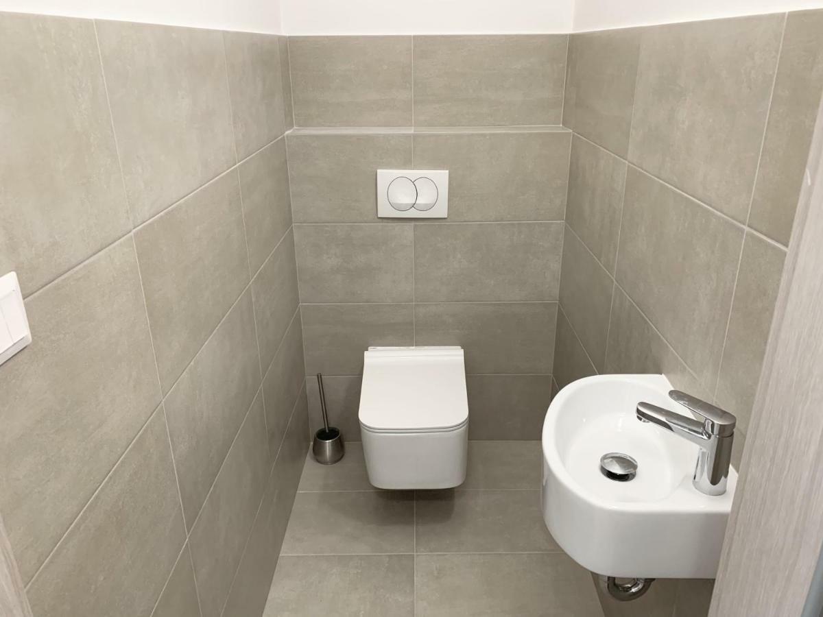 Exclusive Home - C. Apartman 페치 외부 사진